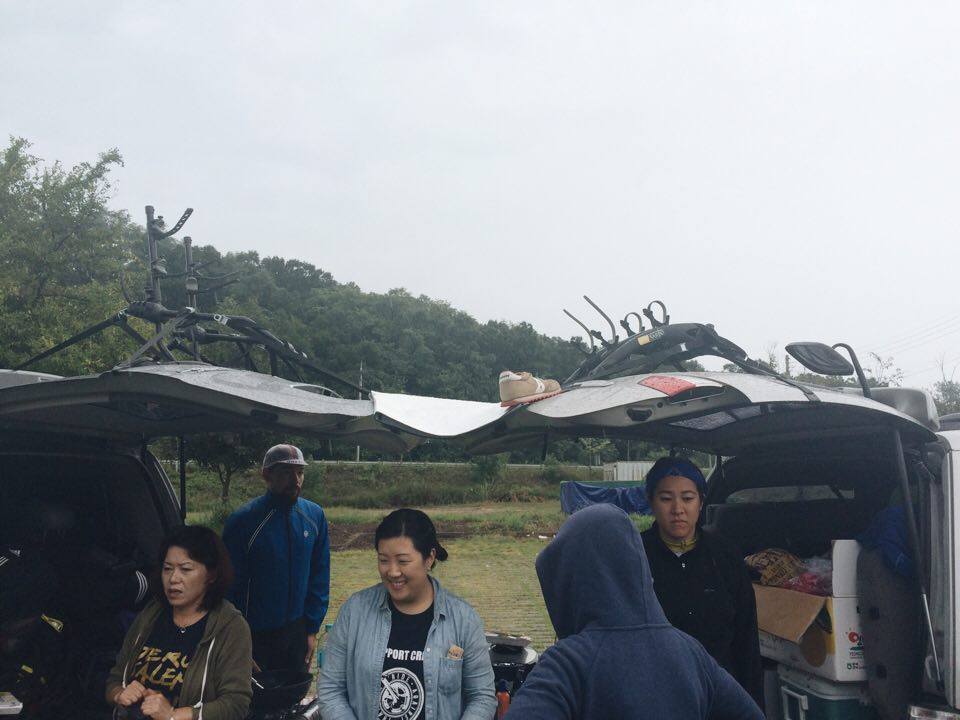Lunchtime set-up to protect food from the rain.
